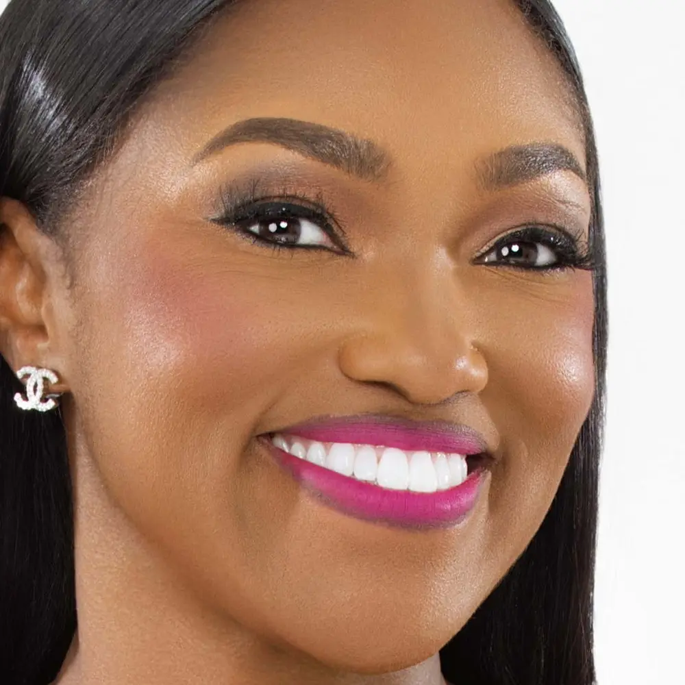 Dr. April Spencer extreme Close-up